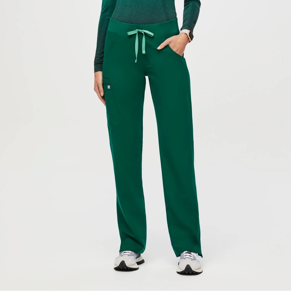 FIGS Kade Cargo Scrub Pants (Hunter Green)